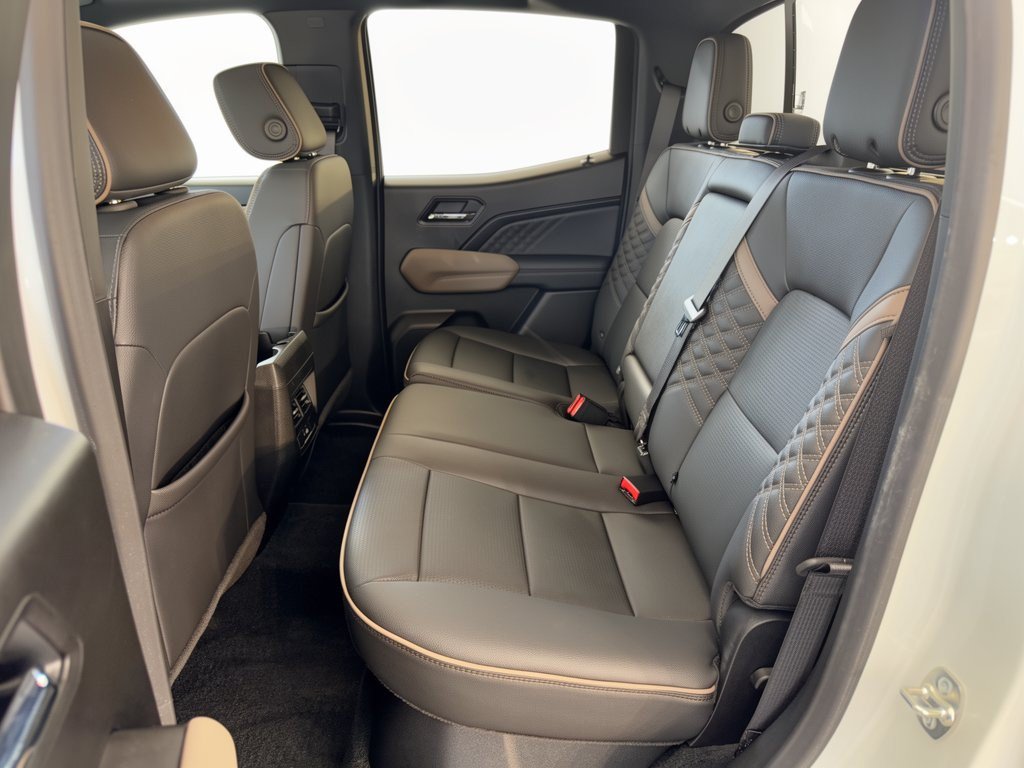 Used 2025 GMC Canyon Denali AWD/4WD image 25