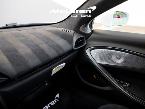 Used 2025 McLaren Artura Spider image 31