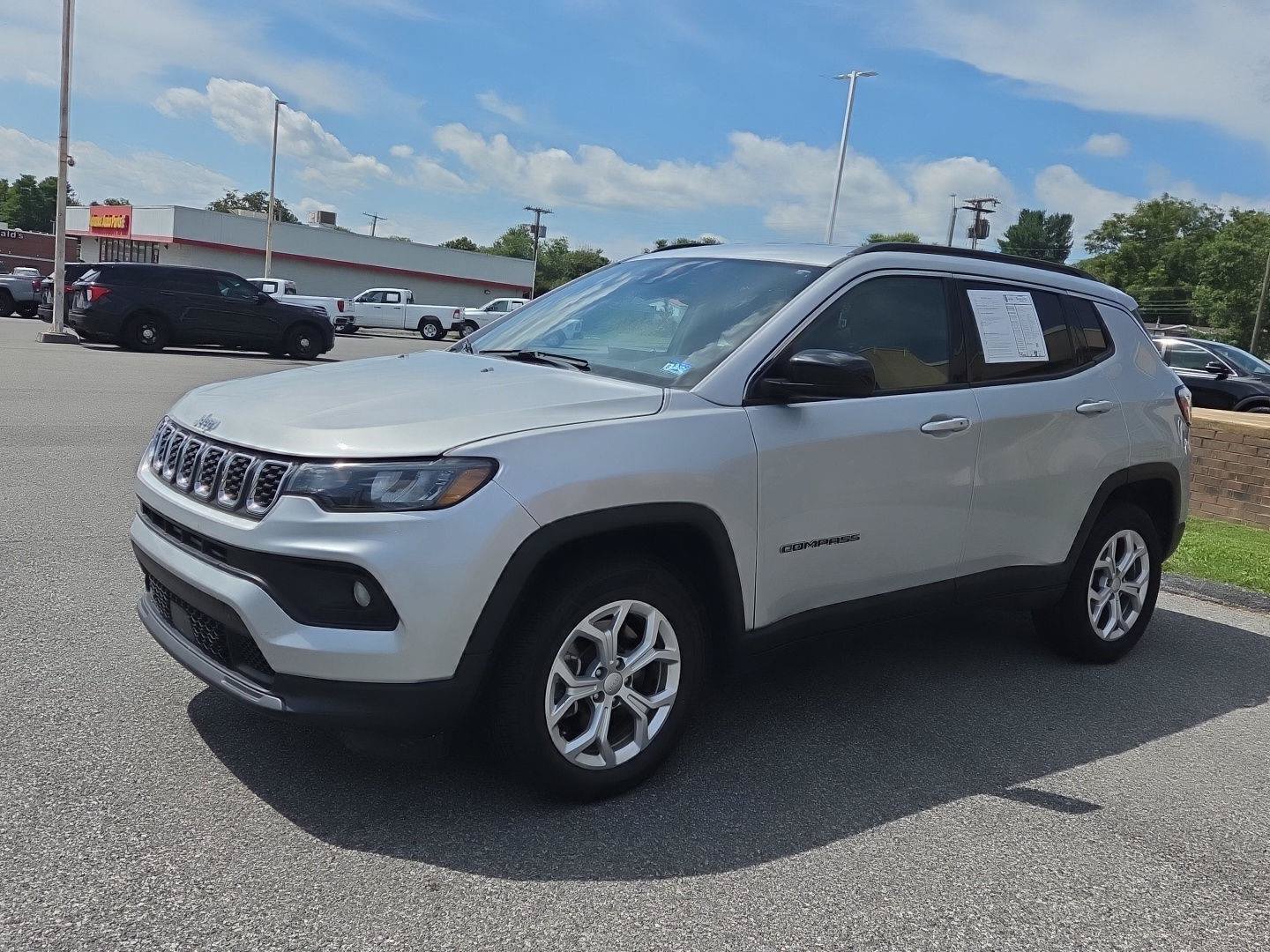 Used 2024 Jeep Compass Latitude AWD/4WD image 7