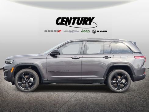 Used 2024 Jeep Grand Cherokee Limited w/ Black Appearance Package image 7