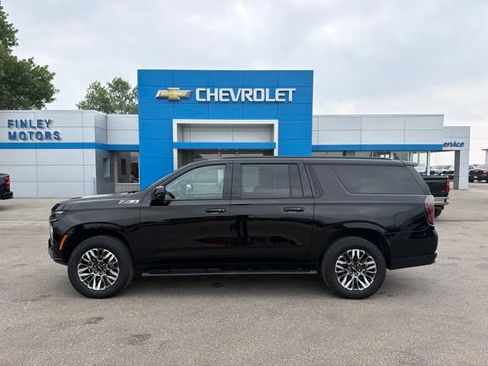 Used 2025 Chevrolet Suburban Z71 AWD/4WD image 1