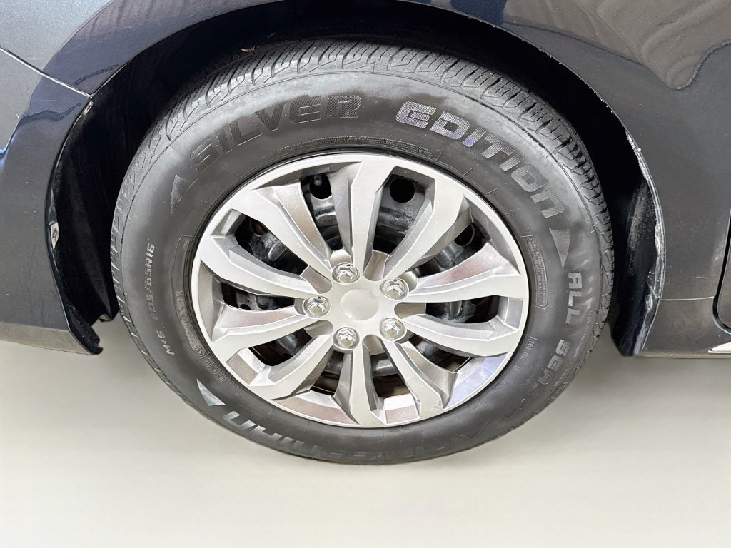 Used 2013 Toyota Camry LE FWD image 35