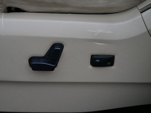 Used 2014 Dodge Grand Caravan SXT image 16