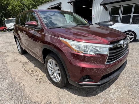 Used 2015 Toyota Highlander LE FWD image 32