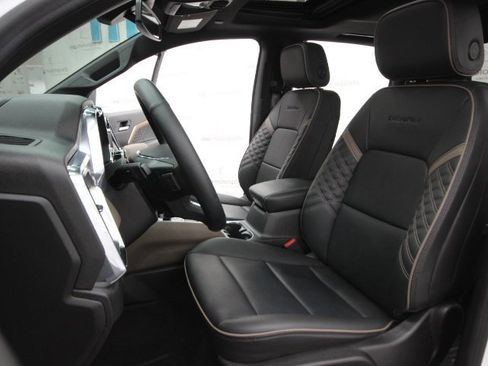 Used 2023 GMC Canyon Denali image 12