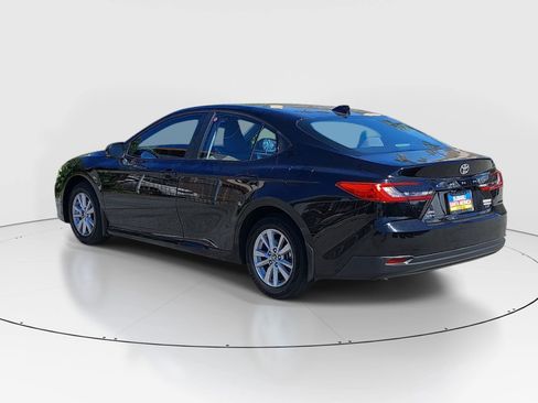 Used 2025 Toyota Camry LE image 5