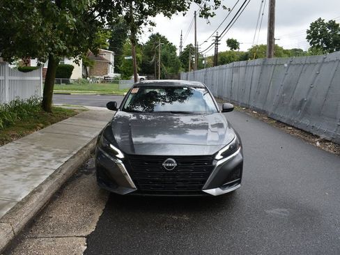 Used 2025 Nissan Altima 2.5 SV FWD image 3