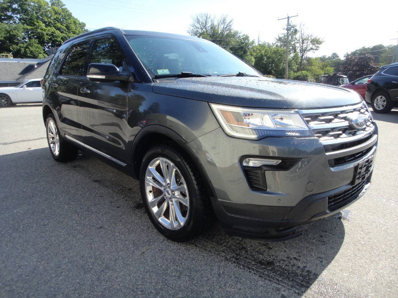 Used 2018 Ford Explorer XLT w/ Equipment Group 202A AWD/4WD image 3