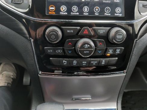 Used 2019 Jeep Grand Cherokee Laredo image 27