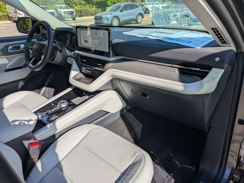 New 2026 Ford Explorer Platinum AWD/4WD image 39