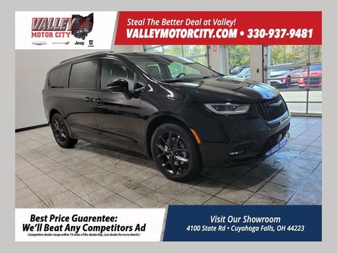 New 2026 Chrysler Pacifica Limited w/ S Appearance Package image 1