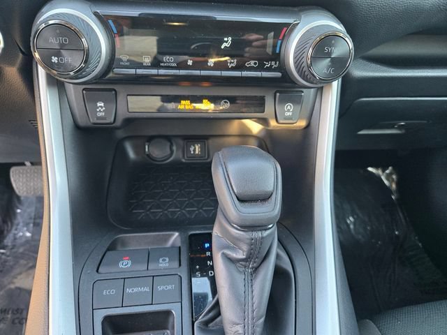 Certified 2025 Toyota RAV4 XLE FWD image 18