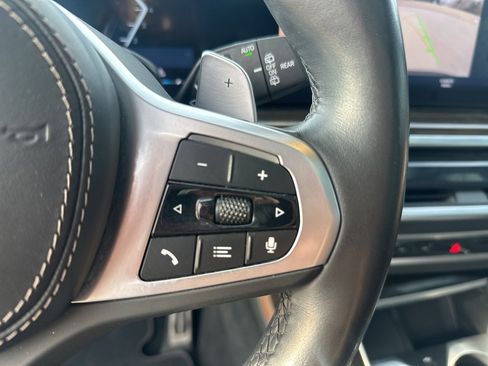 Used 2023 BMW X7 xDrive40i w/ M Sport Package image 17
