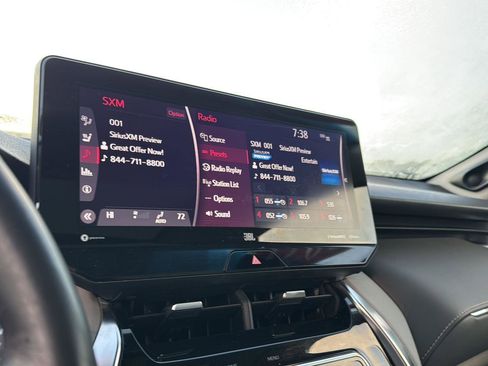 Used 2021 Toyota Venza Limited image 22