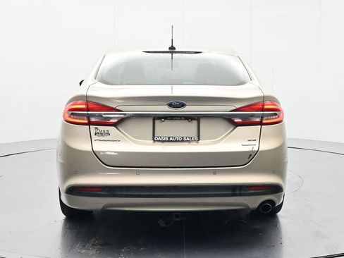 Used 2018 Ford Fusion SE w/ Fusion SE Technology Package FWD image 6