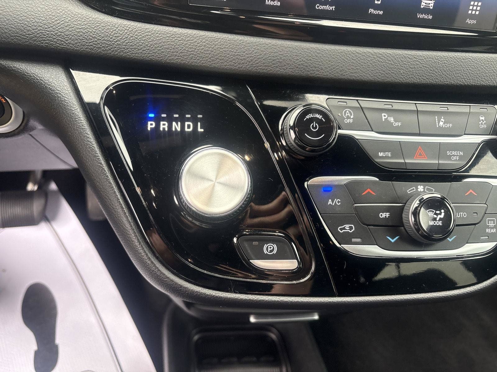 Used 2026 Chrysler Pacifica Select FWD image 24
