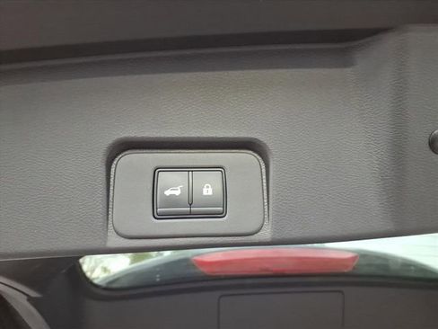 Used 2025 Nissan Rogue SV FWD image 19