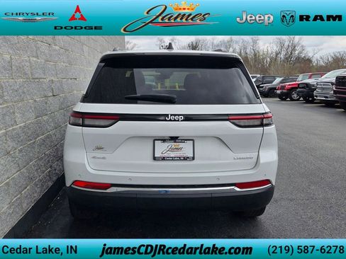 Used 2024 Jeep Grand Cherokee Laredo w/ Luxury Tech Group I AWD/4WD image 4