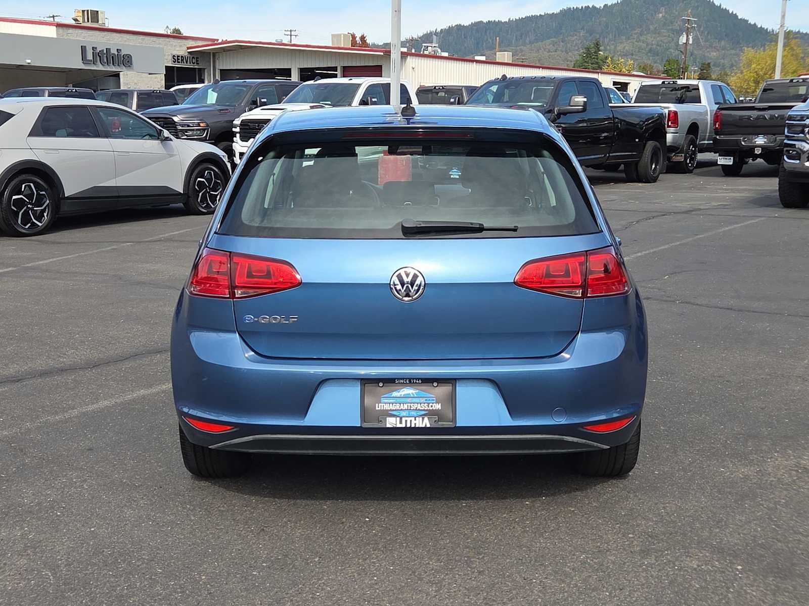 Used 2016 Volkswagen e-Golf SE w/ DC Fast Charging Package FWD image 13