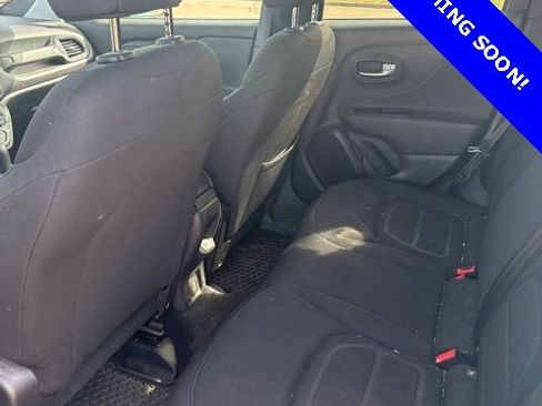 Used 2022 Jeep Renegade Latitude image 11