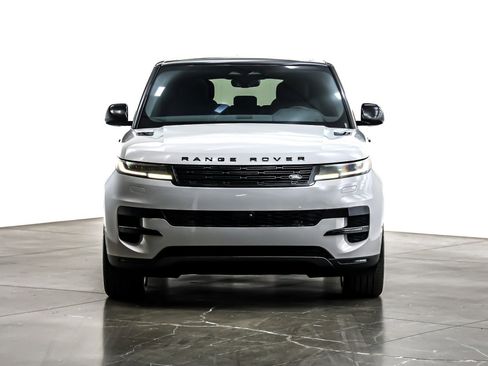 Used 2025 Land Rover Range Rover Sport SE image 3