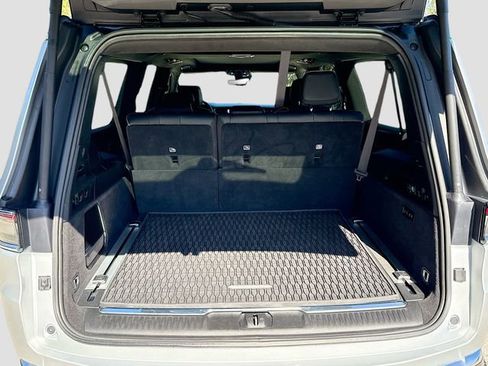 Used 2024 Jeep Grand Wagoneer L Series III image 12