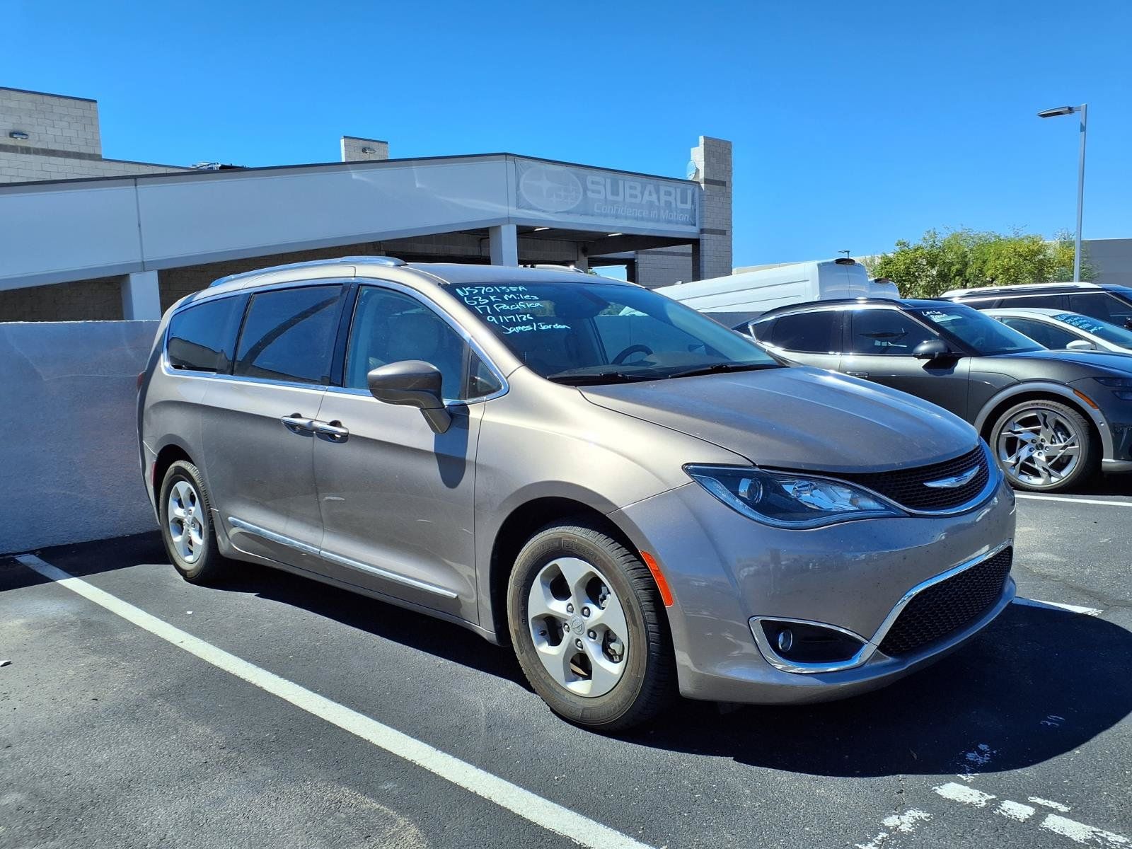 Used 2017 Chrysler Pacifica Touring-L Plus FWD image 2