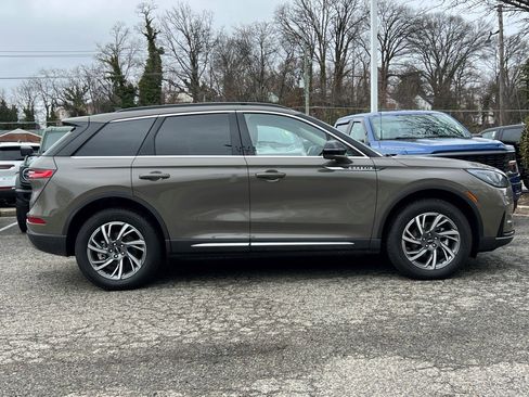 New 2026 Lincoln Corsair Premiere image 3