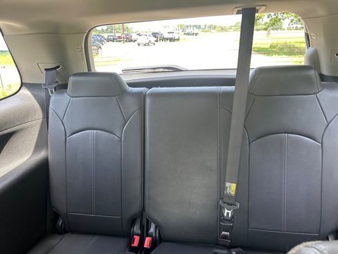 Used 2016 GMC Acadia SLT w/ Open Road Package FWD image 18