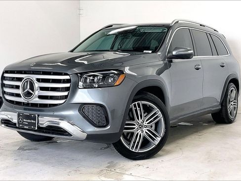 Used 2026 Mercedes-Benz GLS 450 4MATIC image 2