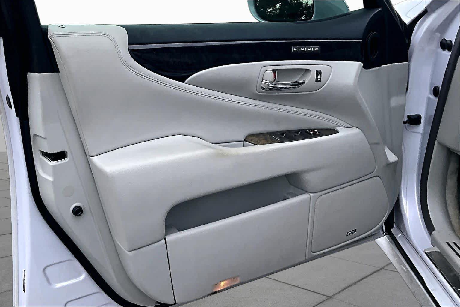 Used 2008 Lexus LS 460 RWD image 25