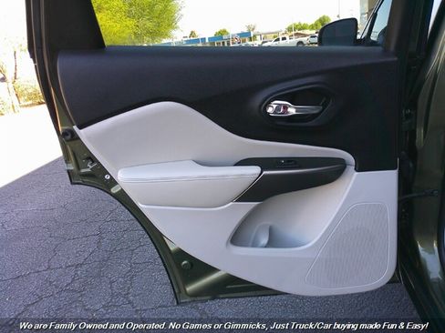 Used 2021 Jeep Cherokee Latitude Plus image 19