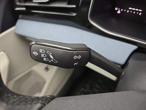 Used 2025 Volkswagen Jetta SE w/ Sunroof Package FWD image 28