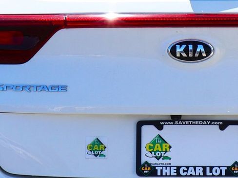 Used 2020 Kia Sportage LX image 19