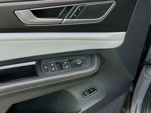 Used 2024 Volkswagen Atlas Peak Edition SEL AWD/4WD image 18