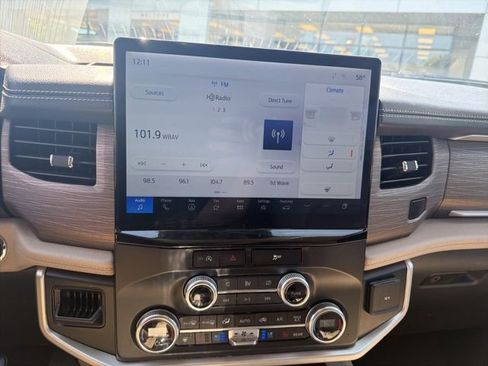 Used 2024 Ford Expedition Limited image 27