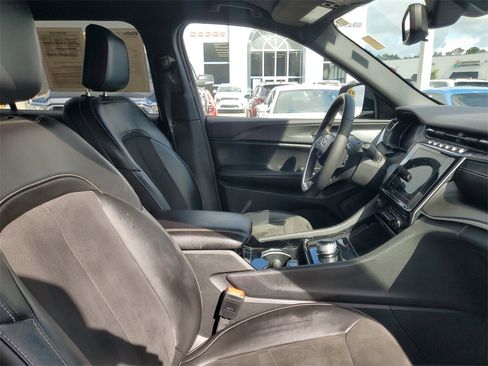 Used 2023 Jeep Grand Cherokee L Altitude image 37