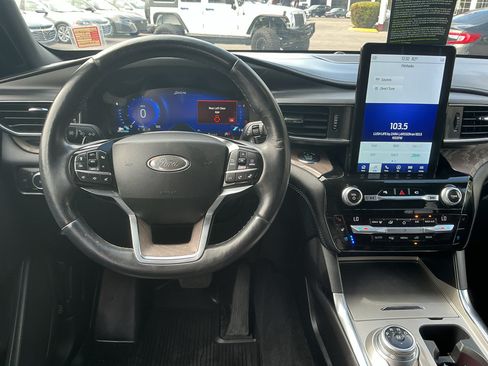 Used 2021 Ford Explorer Platinum w/ Equipment Group 601A AWD/4WD image 9
