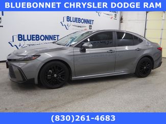 Used 2025 Toyota Camry SE image 1