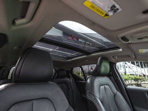 Used 2019 Volvo XC40 T5 Momentum AWD/4WD image 26
