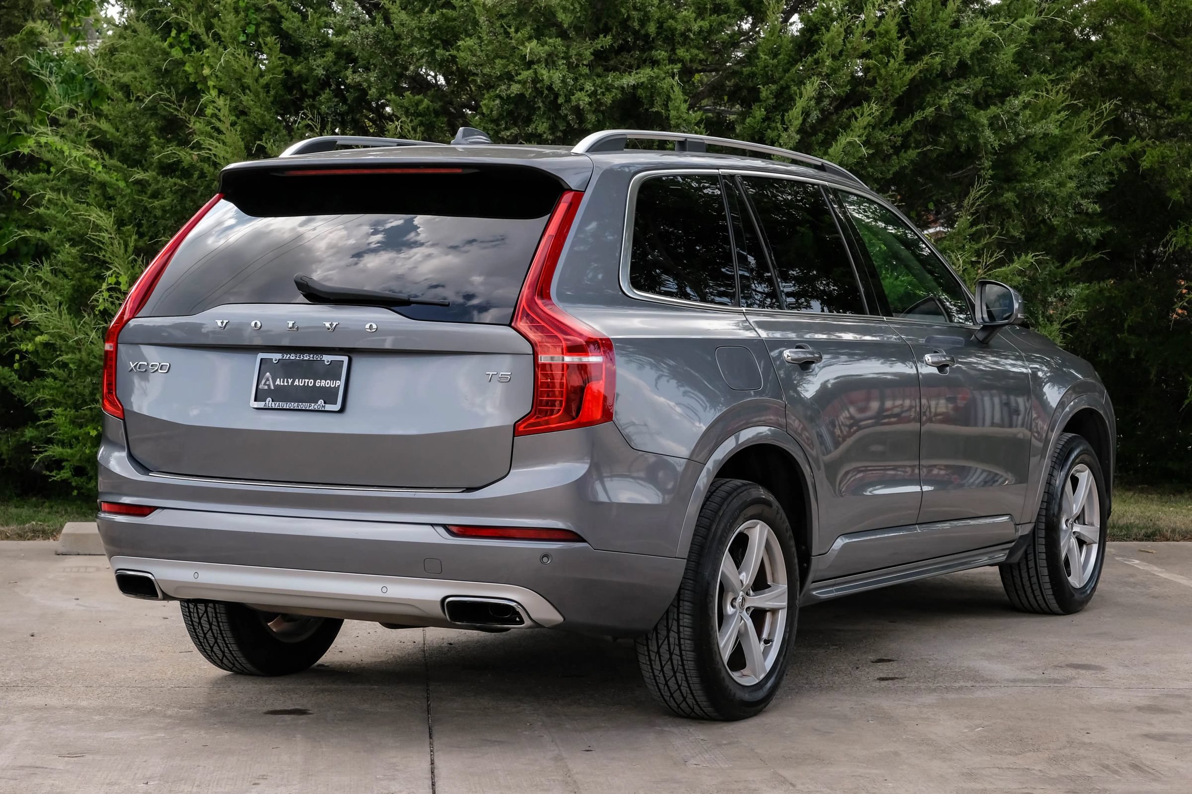 Used 2017 Volvo XC90 T5 Momentum w/ Vision Package FWD image 9