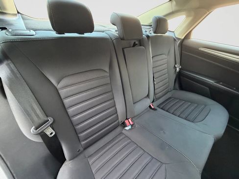 Used 2017 Ford Fusion SE FWD image 18