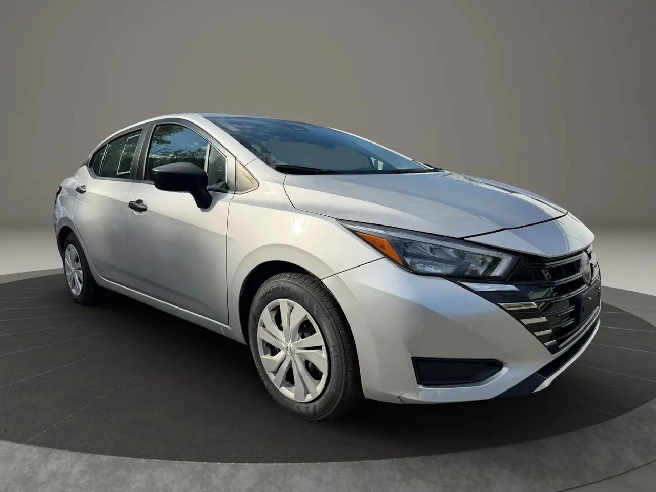 Used 2025 Nissan Versa S FWD image 3