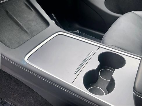 Used 2024 Tesla Model Y Long Range image 16