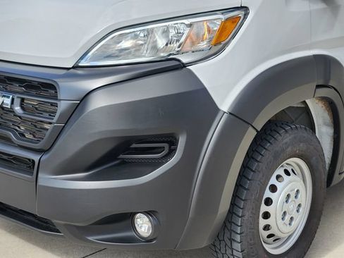 Used 2025 RAM ProMaster 2500 w/ Convenience Group FWD image 8