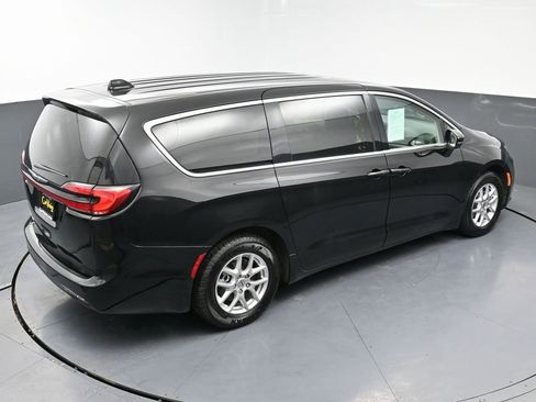 Used 2024 Chrysler Pacifica Touring-L image 44