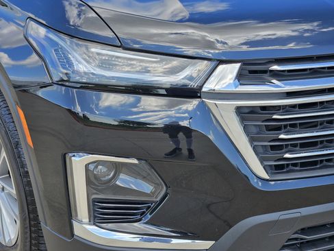 Certified 2023 Chevrolet Traverse LT FWD image 9