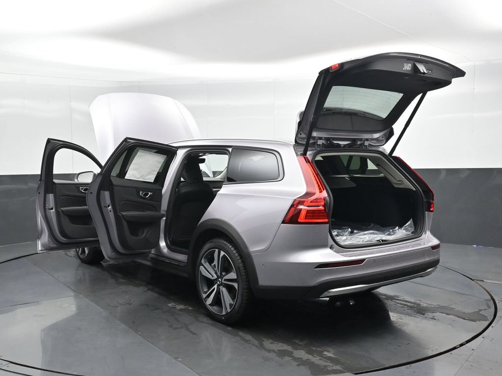 New 2026 Volvo V60 B5 Cross Country Plus w/ Climate Package AWD/4WD image 47