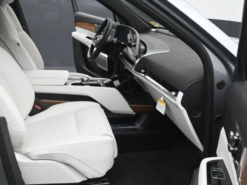 Used 2026 Cadillac Vistiq Luxury AWD/4WD image 11
