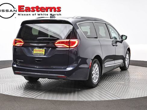Used 2020 Chrysler Pacifica Touring-L FWD image 5